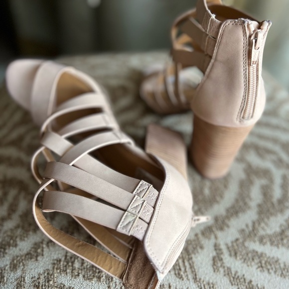 Nude strappy booties sandals - Picture 13 of 13